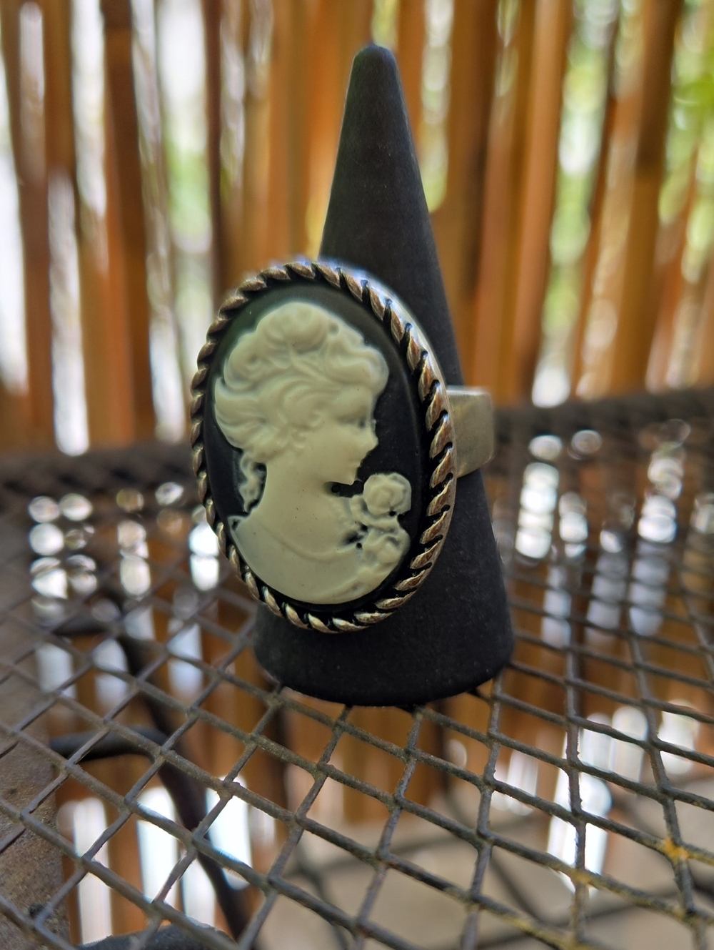 Cameo Oval Ring in Black and Ivory tone Size 7 3/4